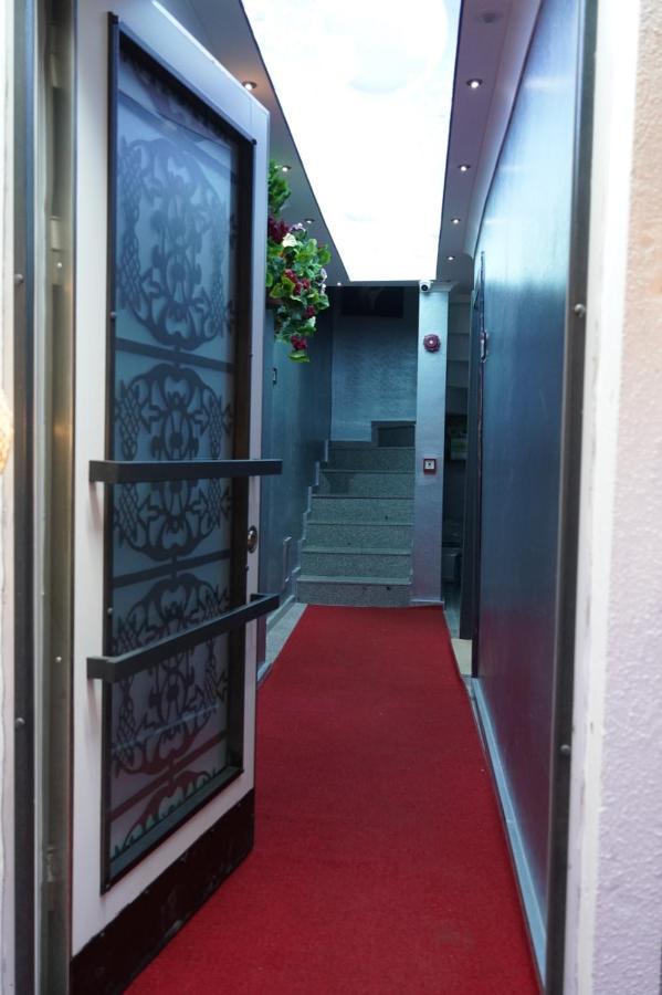 Middle Village Suite Hotel Istanbul Exterior photo